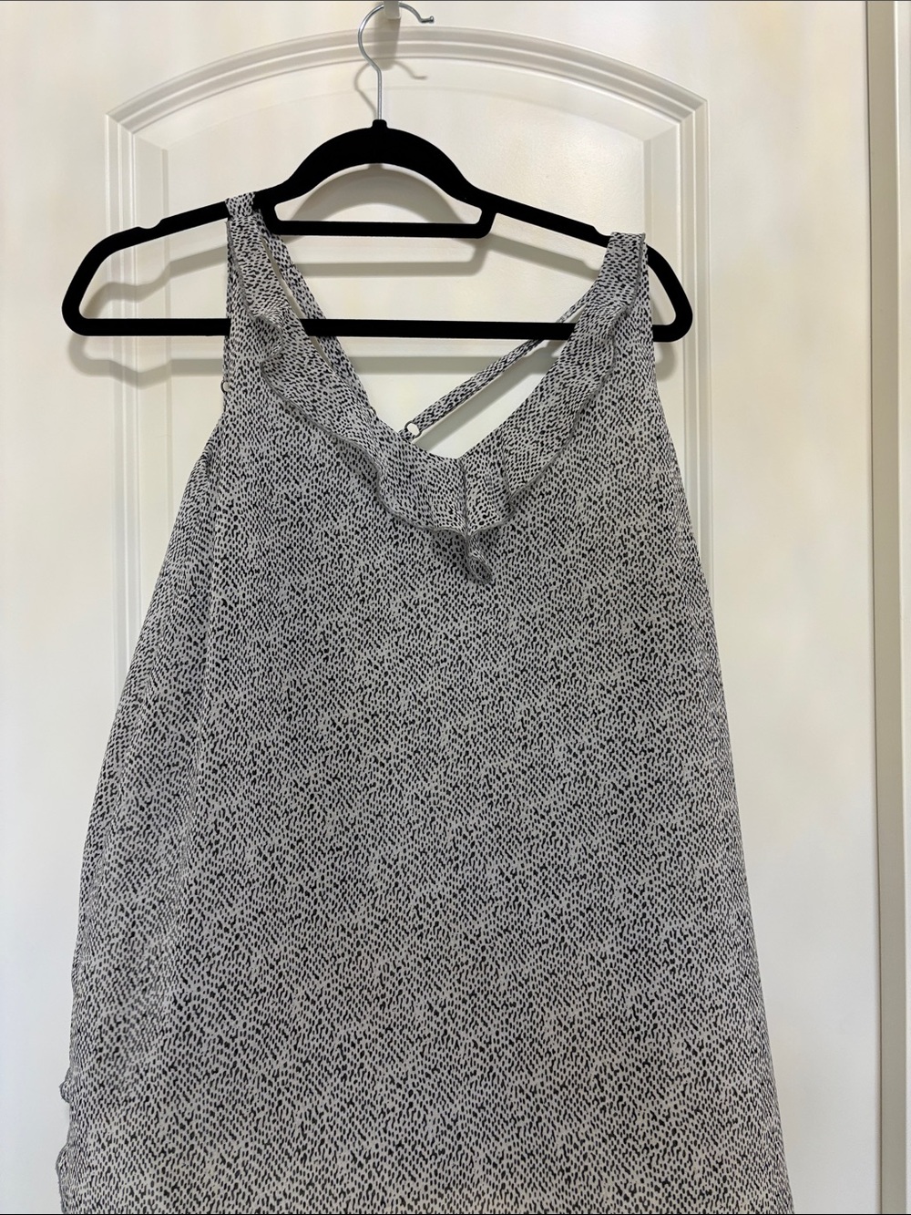 Cabi flutter  XL Black & White Printed Sleeveless Top